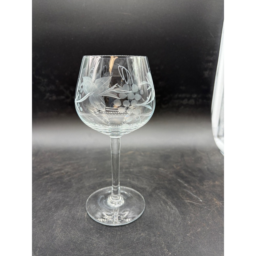 Vintage Etched Glass Wine Goblet Floral Grape Vine‎ Design Clear Stemware